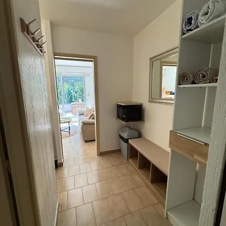 דירה Avec Terrasse, 150m De La