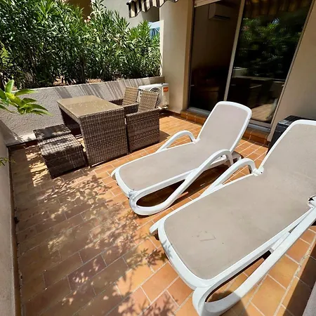 דירה Avec Terrasse, 150m De La