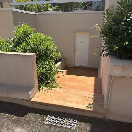 Avec Terrasse, 150m De La Apartamento Saint-Raphaël
